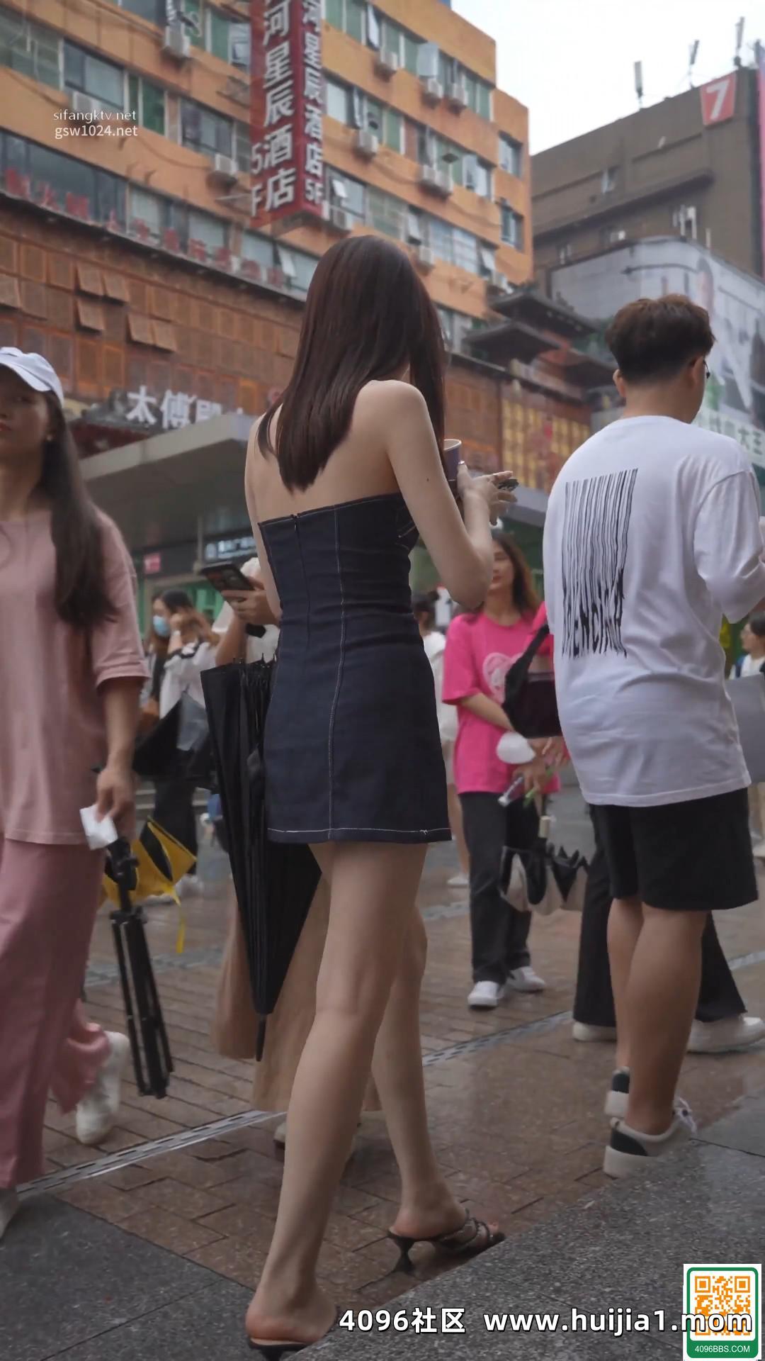 牛仔短裙妹的白內褲 (17P)