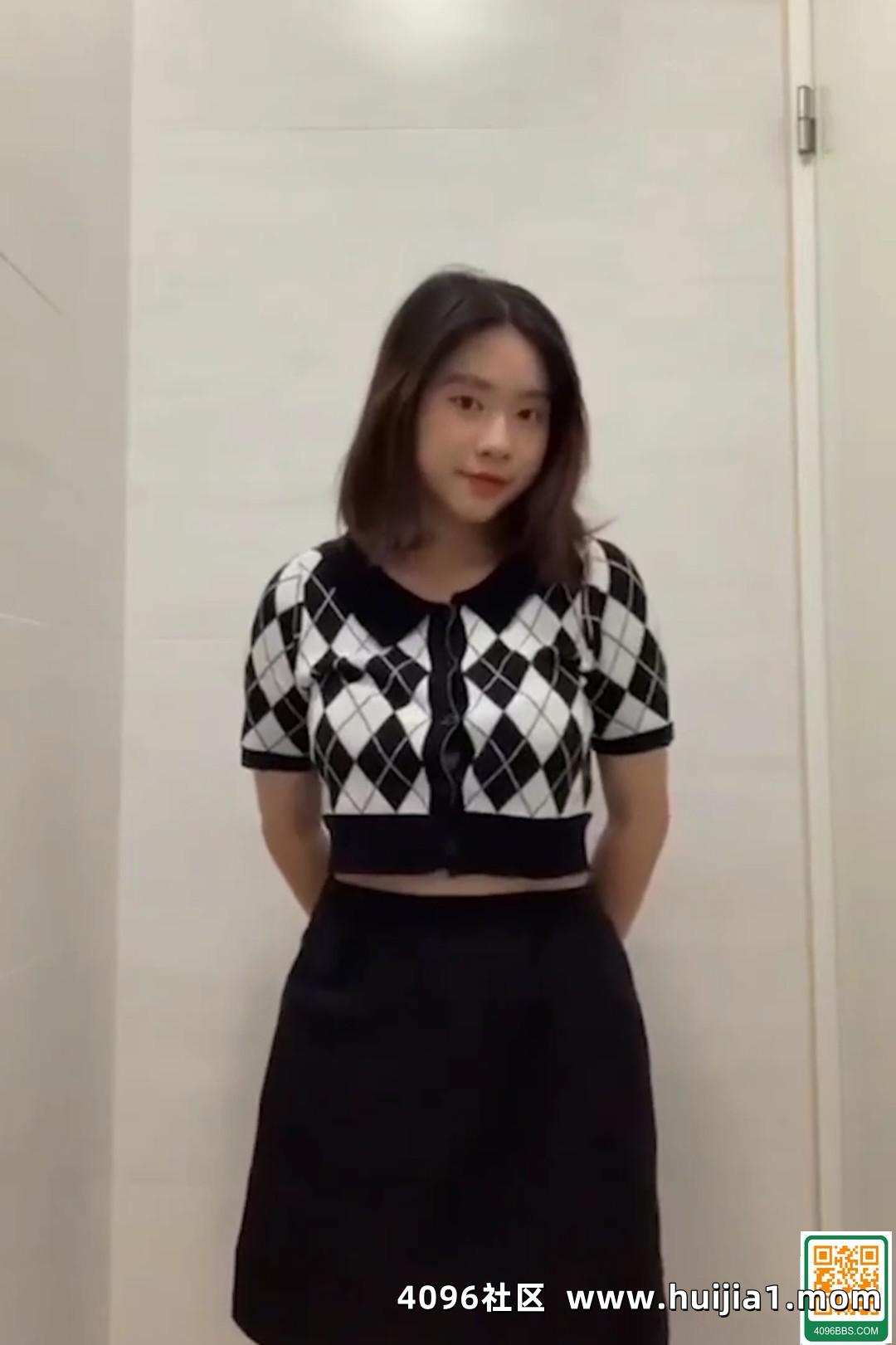 女友在試衣間自拍 (24P)