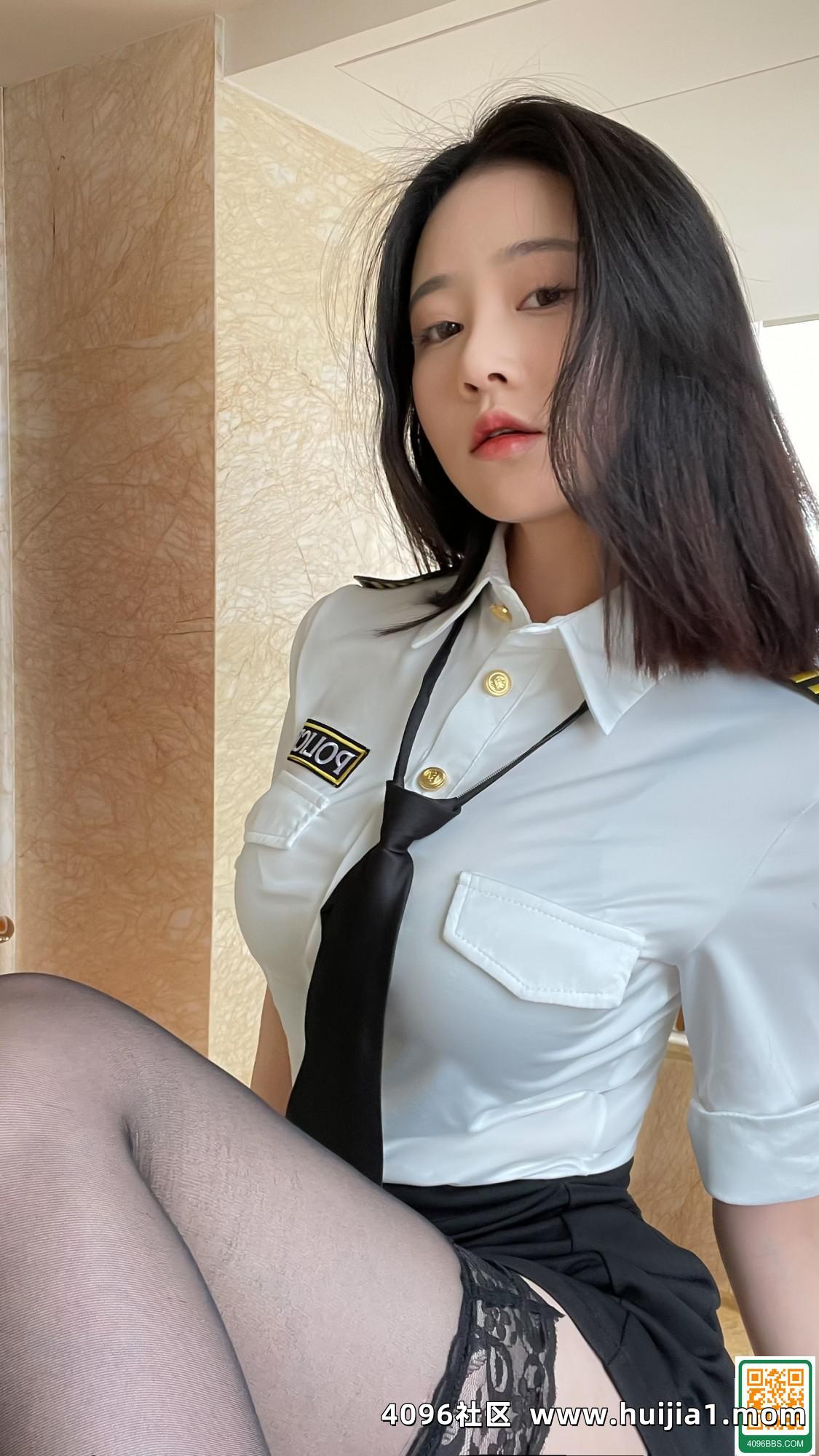 年年 - 空姐制服 (82P)