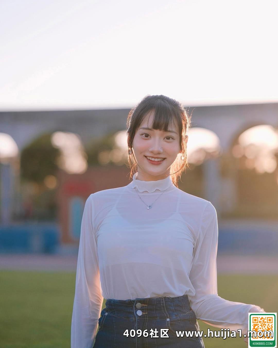 清秀美女「小蘿 Lor」豐滿身材太驚豔 全身上下都好犯規 (10P)