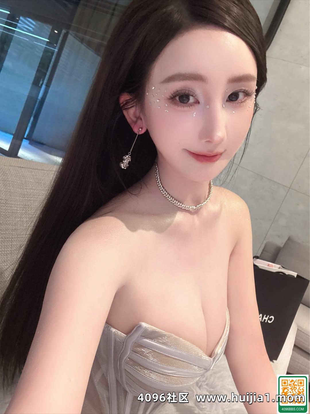 「Amilus Hu」渾圓飽滿身材火辣 小露心機勾引你 (10P)