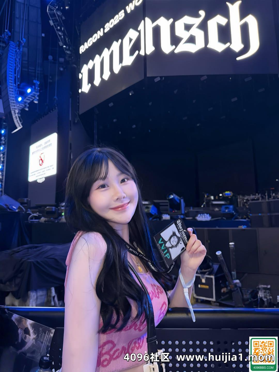 「Zi ning」笑容可掬 滿滿的魅力全開 (10P)