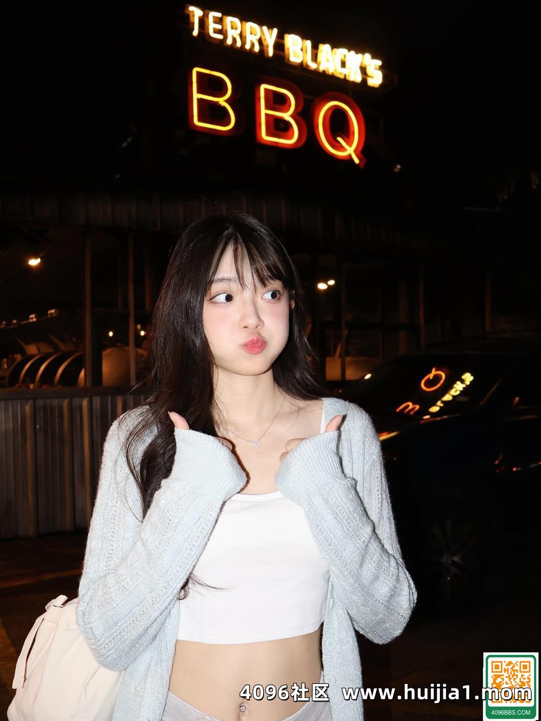 「原原」雙峰整個呼之欲出 心已經被你擄獲了 (10P)