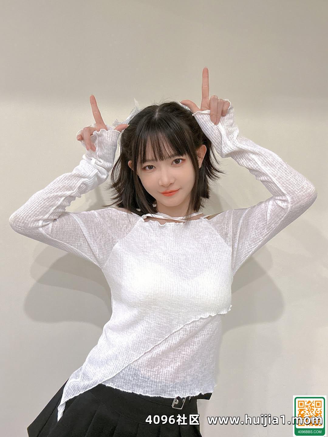 「蛋捲」美顏雪白嫩肌令人鼻血狂噴 (10P)