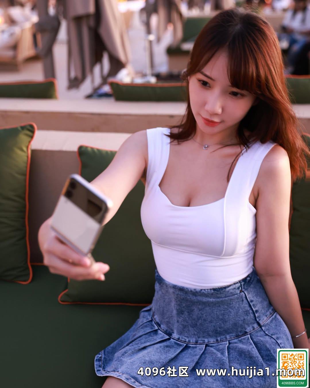 「思思」大眼笑起來太甜美 身材實在有料 (10P)