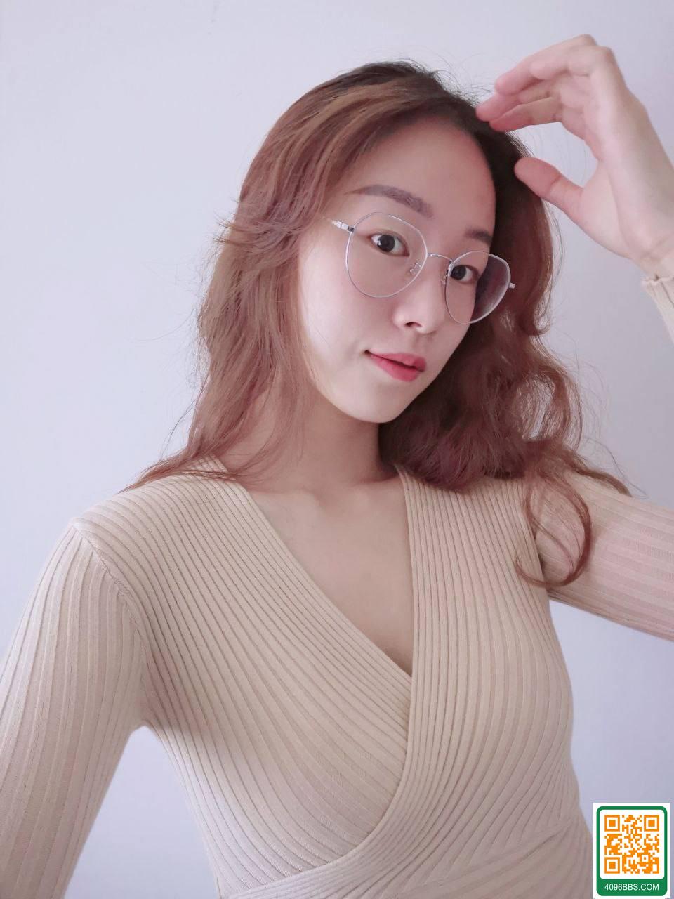 看起來單純，脫衣服可風騷了 (15P)