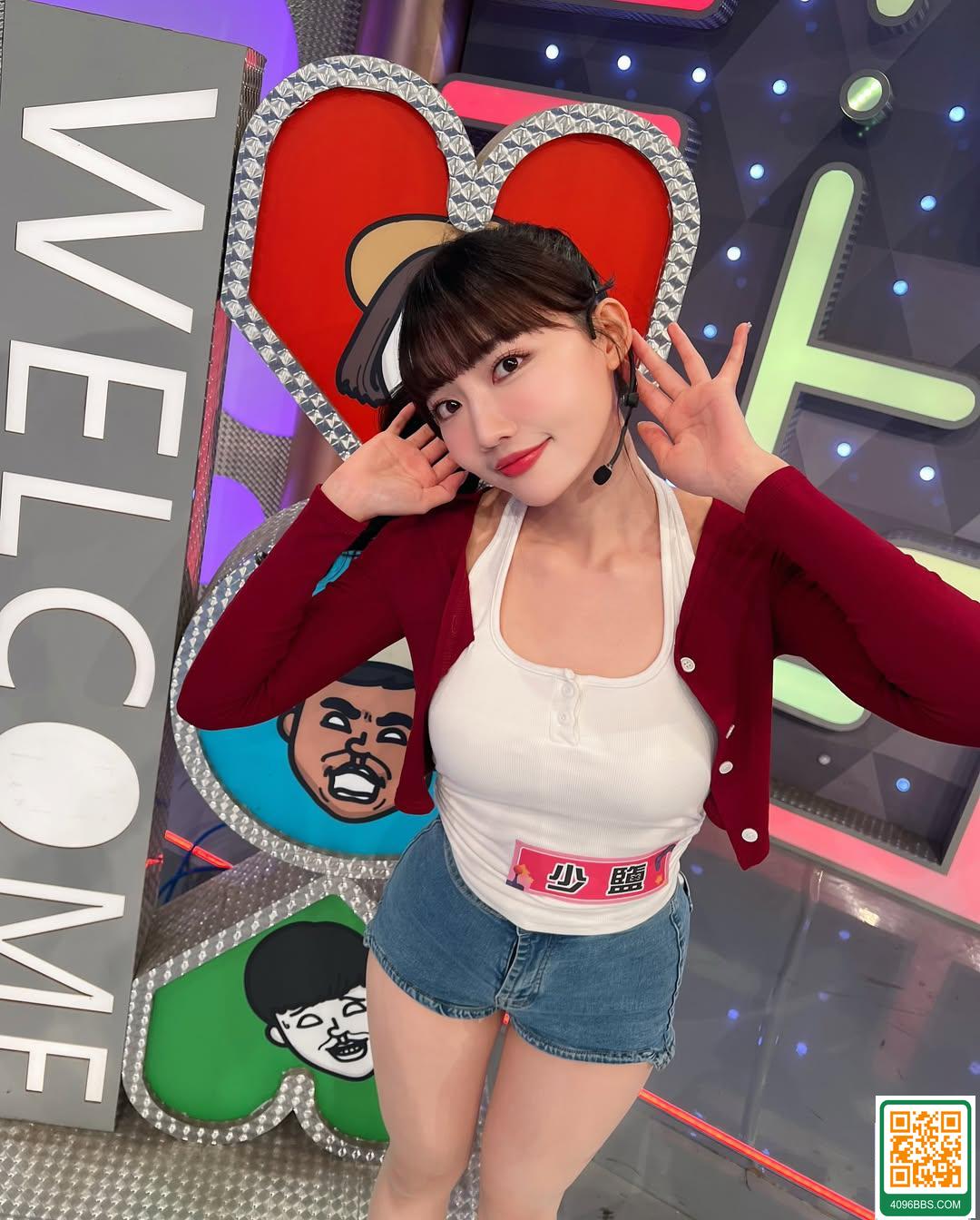 大眼嫩妹「少鹽 yenyen」曼妙好身材讓人精神百倍 (10P)