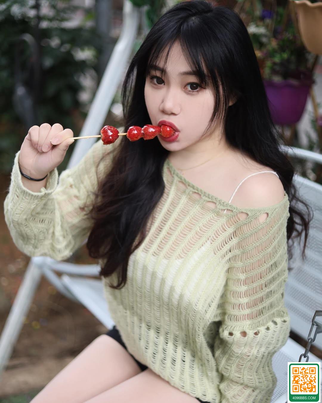 「涵」傲人雙峰+翹臀 讓人想飛撲 (10P)