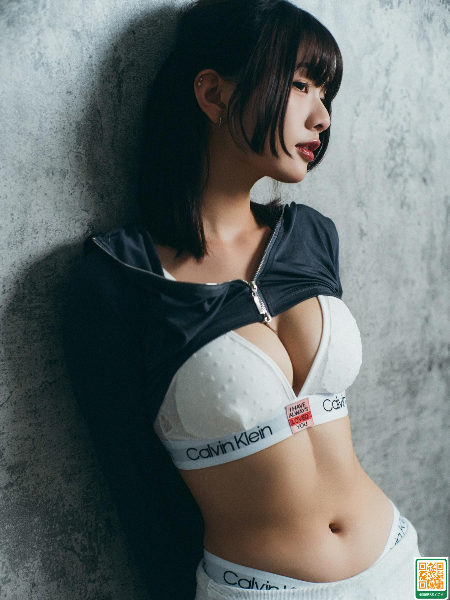 「短髮甜美人妻感」Ｊｏｙ性感肉感身材超吸睛！飽滿曲線引人無限遐想 (14P)