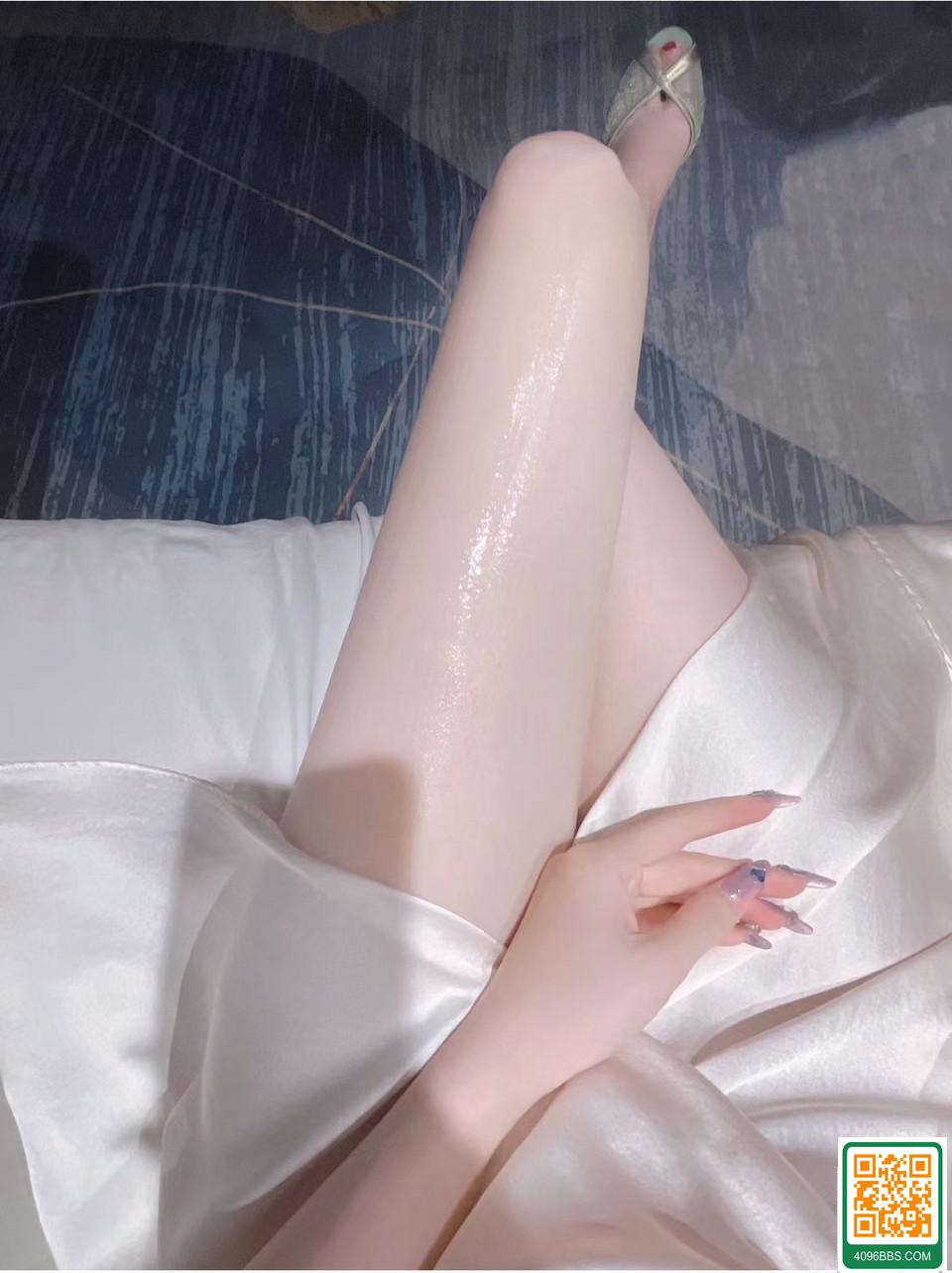 又白又大的巨乳女神 (11P)