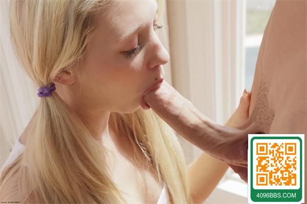 雙馬尾美少女，用濕潤的小舌頭舔弄雞巴的每一處 (21P)