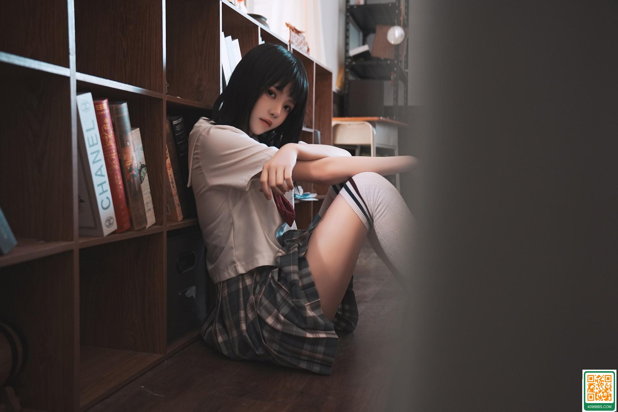 桜桃喵 - 教室死庫水 (48P)