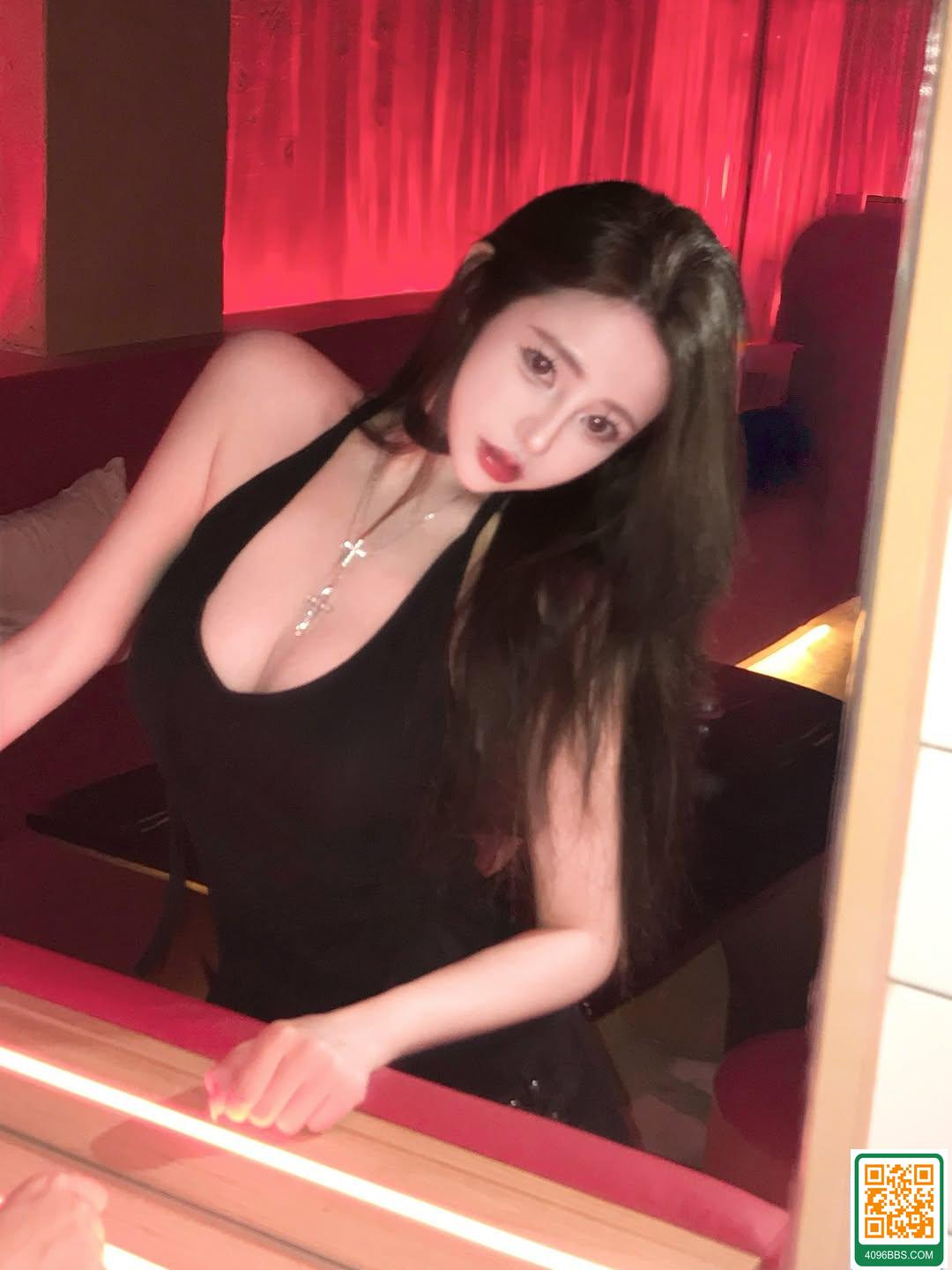 「夢夢 董夢筑」狂野豪放升級 豐滿好身材太讚 (10P)