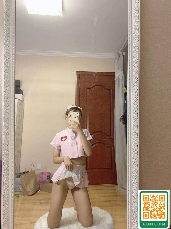 妹子對自己身材相當滿意 (18P)