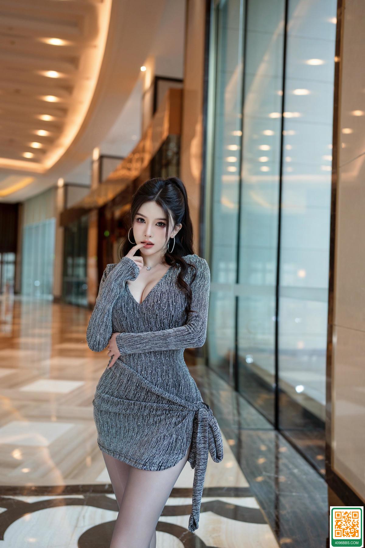 【網路收集系列】李麗莎《開襠黑絲誘惑》網內透奶子寫真【89P】