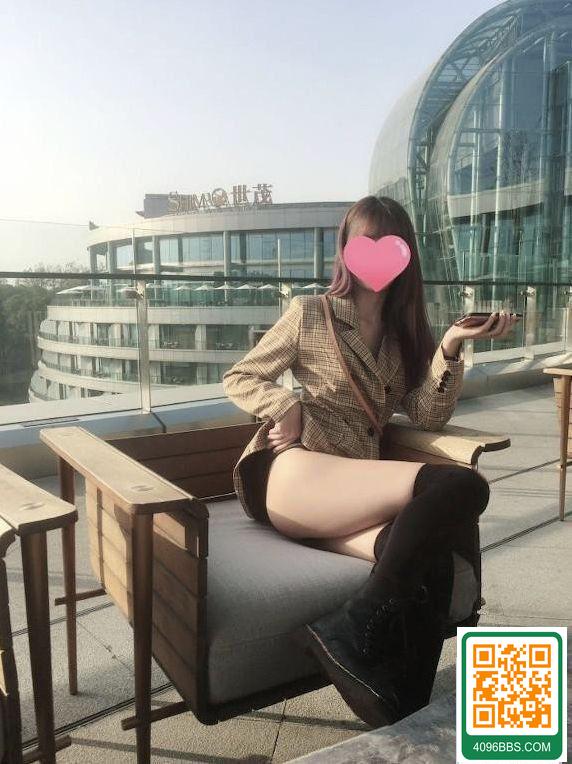 絲襪尤物的3P大戰 (13P)