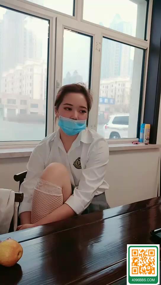 [自拍] 老哥約妹子拉上窗簾要搞