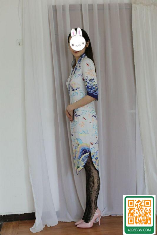 人瘦胸大，四肢修長，長相可以，優秀空姐