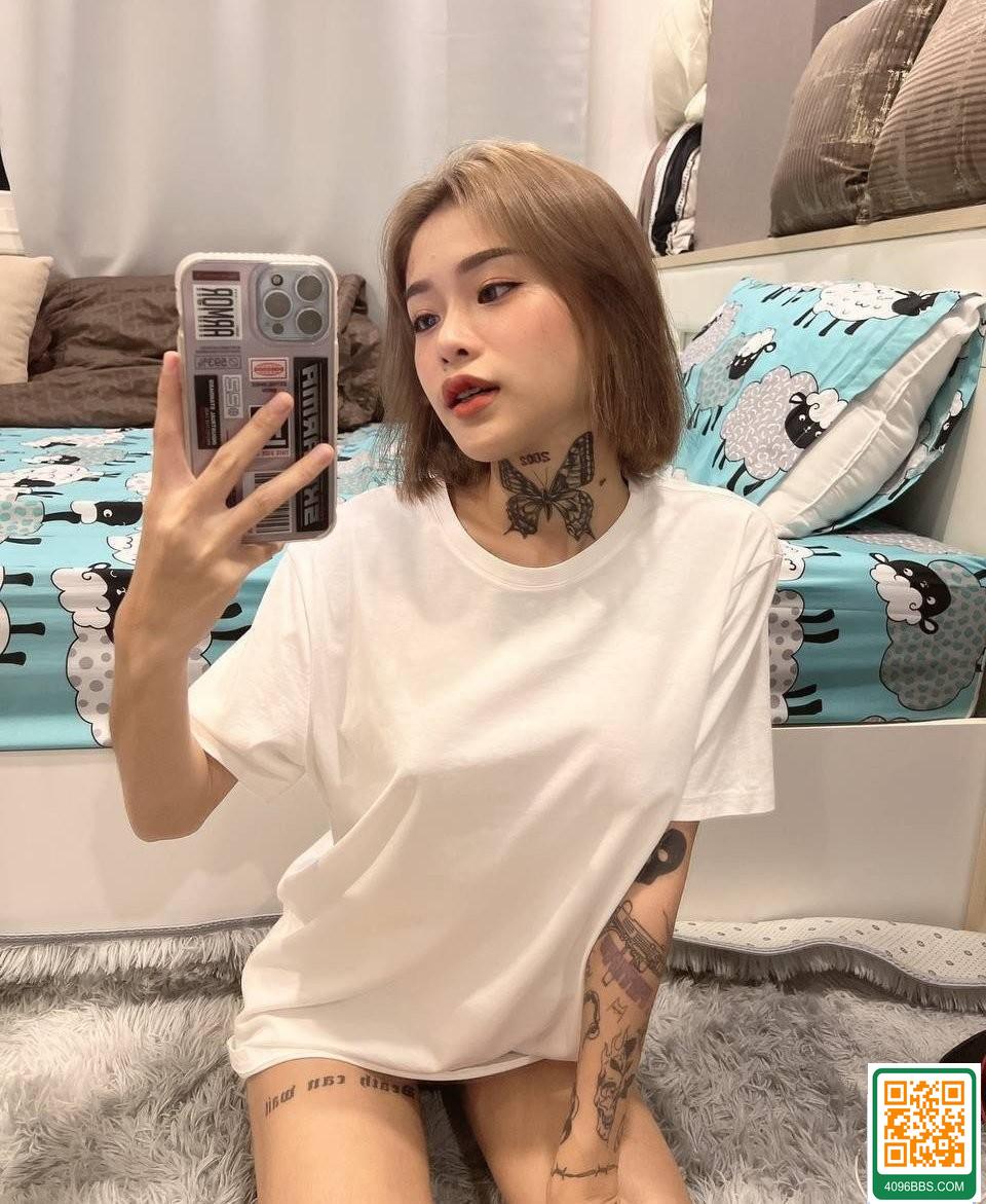 [自拍] 頗有姿色的女人