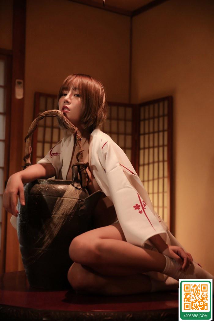 和服美女王雨純性感美乳微露勾人欲望