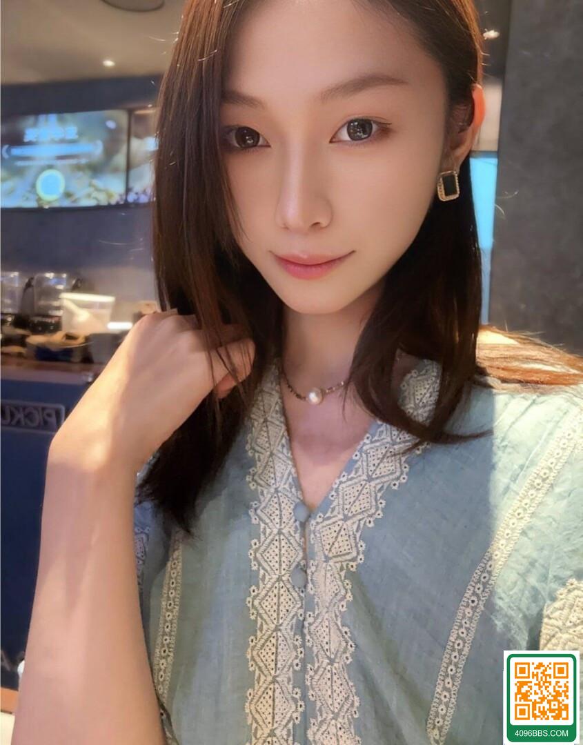 顏值超高的妹子，吃雞水平也一流